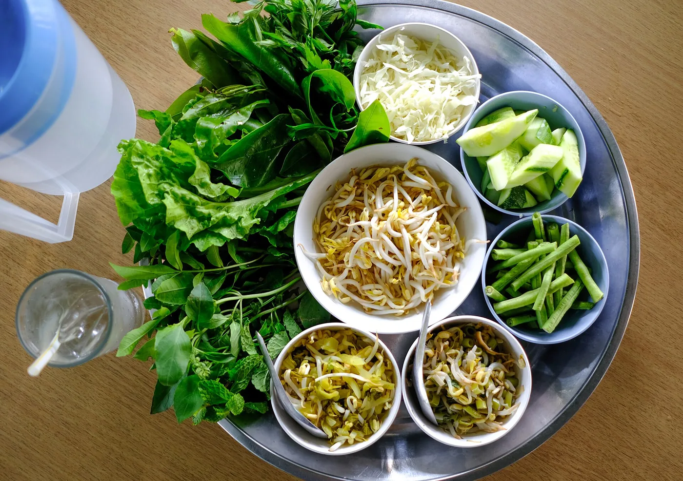 Hidangan selatan Thai: sayur, sambal dan ulam.
